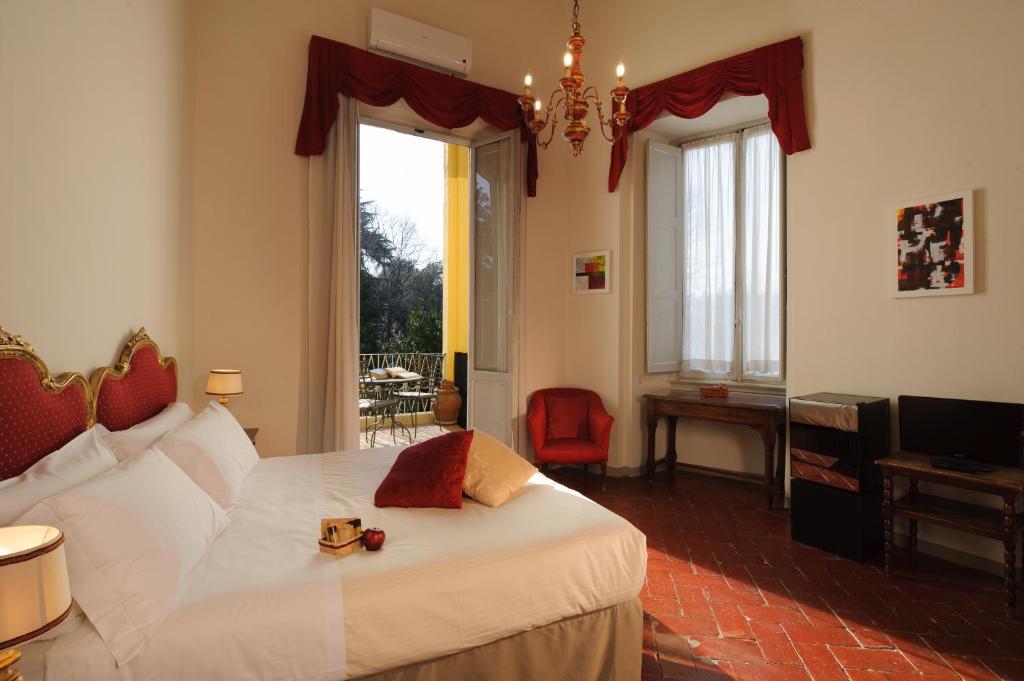 Двухместный (Двухместный номер Делюкс с 1 кроватью и балконом) отеля Hotel Annalena, Флоренция