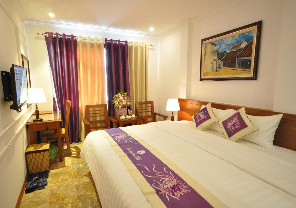 Двухместный (Двухместный номер Делюкс с 1 кроватью или 2 отдельными кроватями, вид на город) отеля Saigon Sun Hotel 1, Ханой