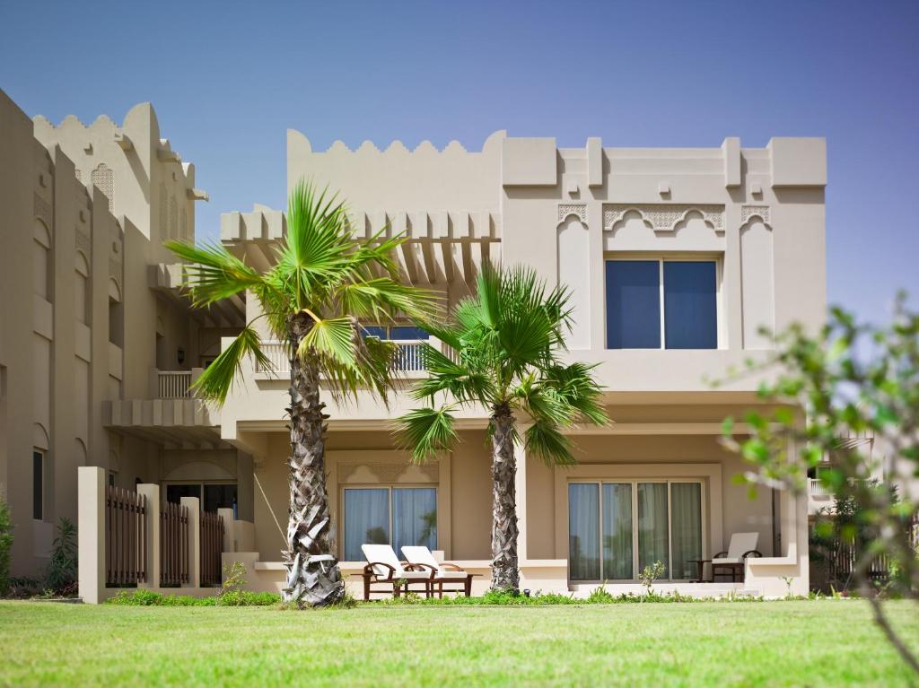 Сьюит (Вилла с 4 спальнями и видом на пляж), Grand Hyatt Doha Hotel & Villas