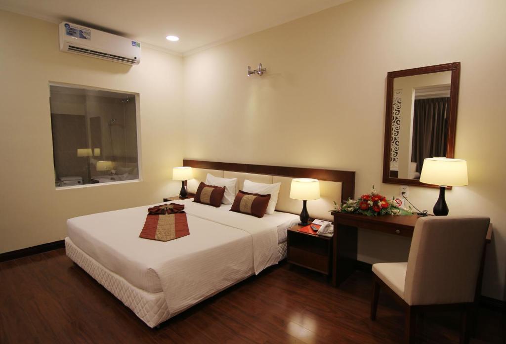 Двухместный (Двухместный номер Делюкс с 1 кроватью или 2 отдельными кроватями) отеля Dong Khanh Hotel, Хошимин