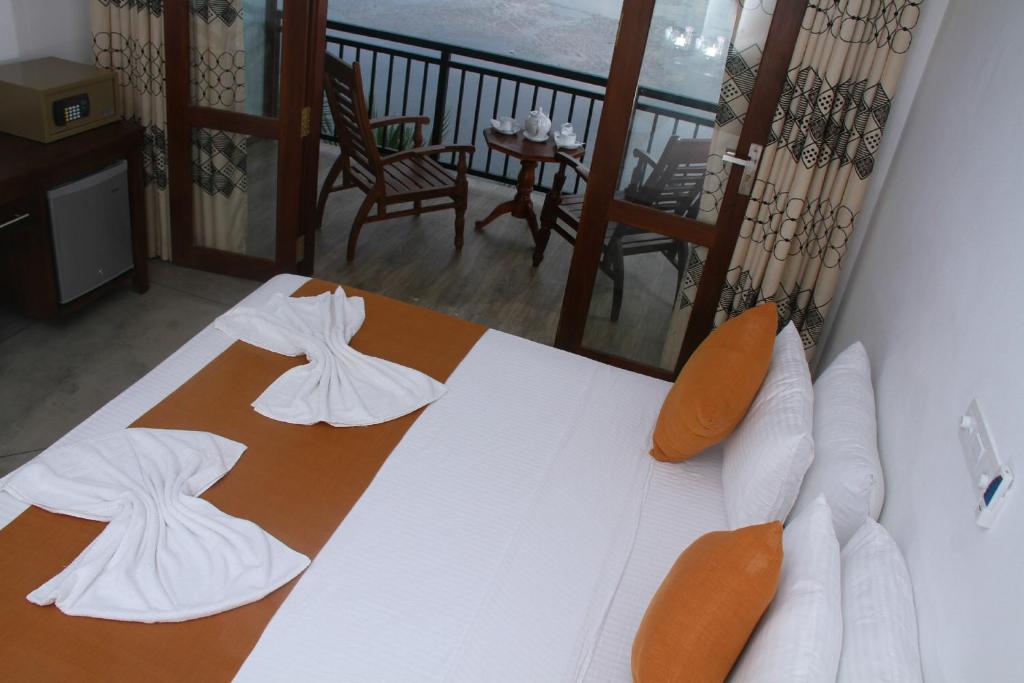 Семейный (Семейный номер с видом на сад) отеля Sanu Lagoon Resort & Spa, Тангалла