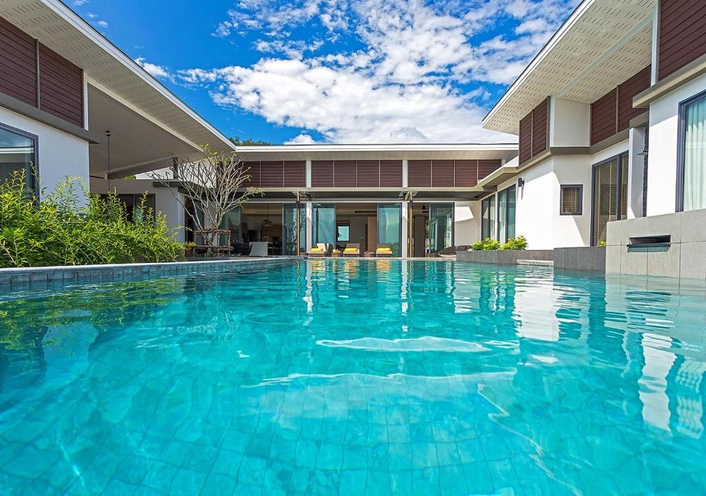 Вилла (6 Bedroom Private Pool Villa with Seaview) виллы CasaBay Luxury Pool Villas, Пхукет