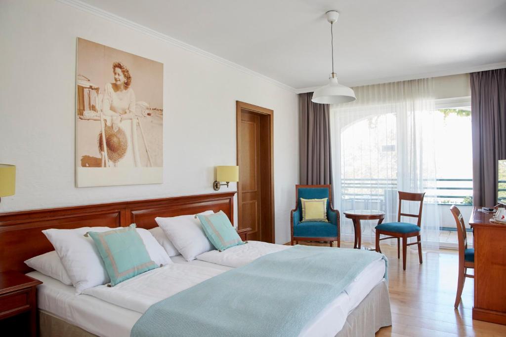 Двухместный (Улучшенный двухместный номер с 1 кроватью, балконом и видом на озеро) отеля Seewirt & Haus Attila, Нойзидль-ам-Зе