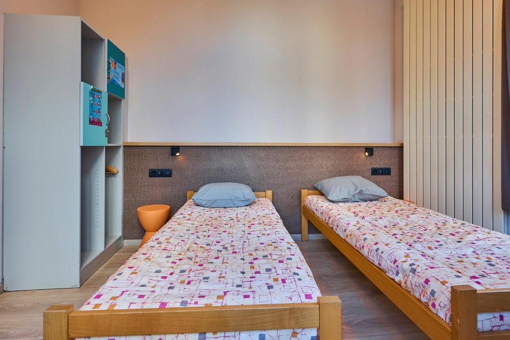 Двухместный (Двухместный номер эконом-класса с 2 отдельными кроватями) хостела Jacques Brel Youth Hostel, Брюссель