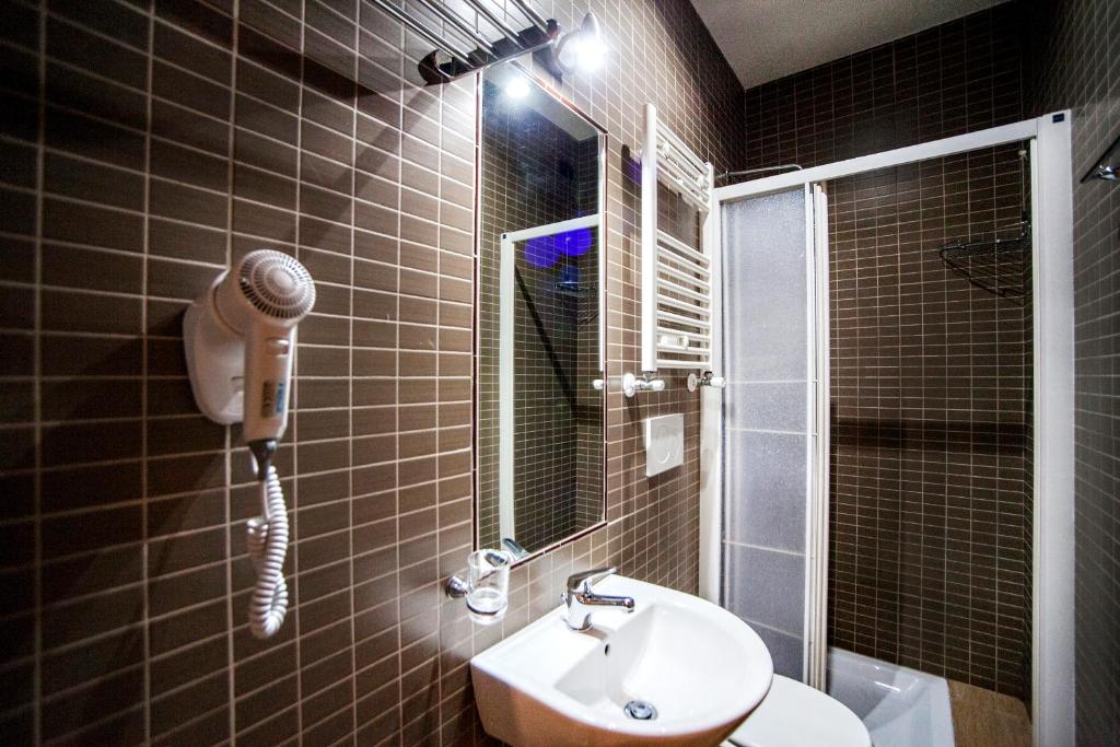 Трехместный (Трехместный номер с общей ванной комнатой) хостела Funny Palace Hostel, Рим