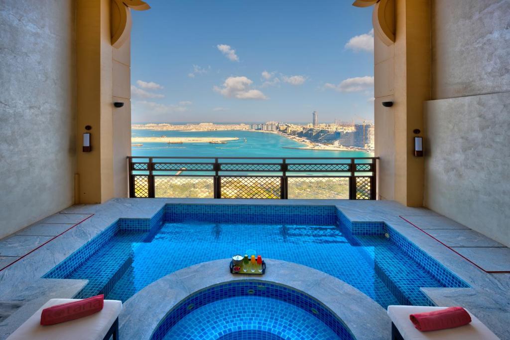 Апартаменты (Номер-студия с собственным бассейном и видом на море) отеля Arjaan by Rotana - Dubai Media City, Дубай