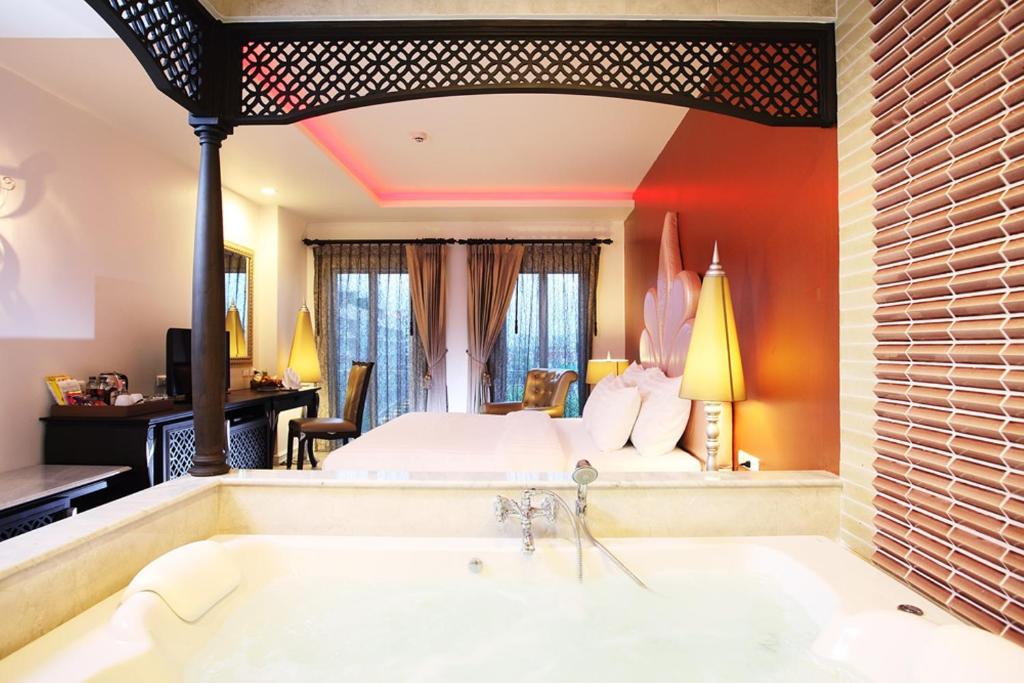Двухместный (Двухместный номер Делюкс с 1 кроватью и гидромассажной ванной) отеля Chillax, Бангкок