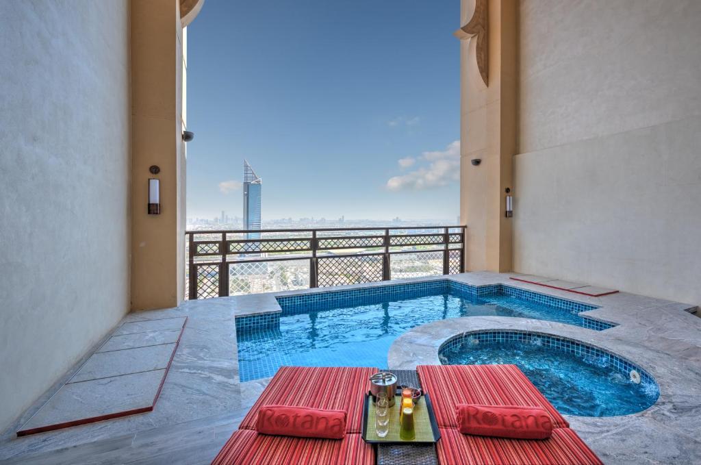 Апартаменты (Номер-студия с собственным бассейном и видом на город) отеля Arjaan by Rotana - Dubai Media City, Дубай