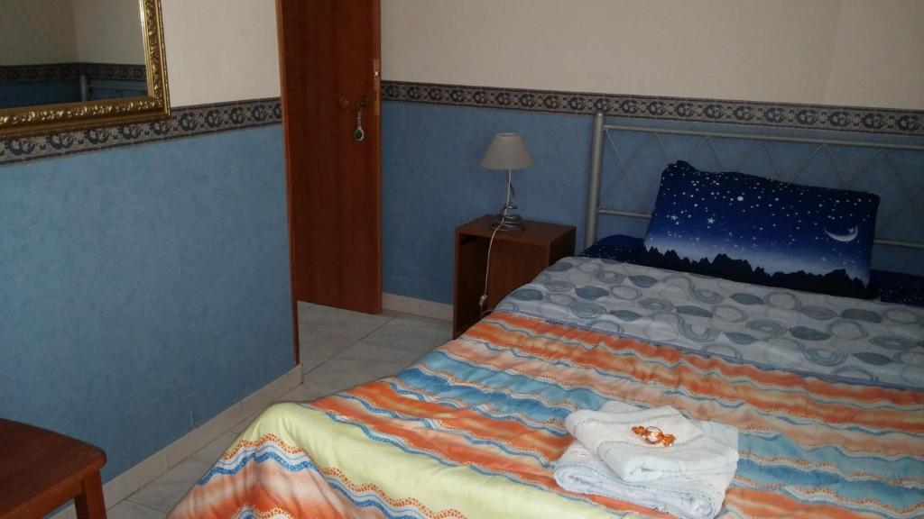 Двухместный (Двухместный номер с 1 кроватью или 2 отдельными кроватями и собственной внешней ванной комнатой) отеля Astra, Неаполь