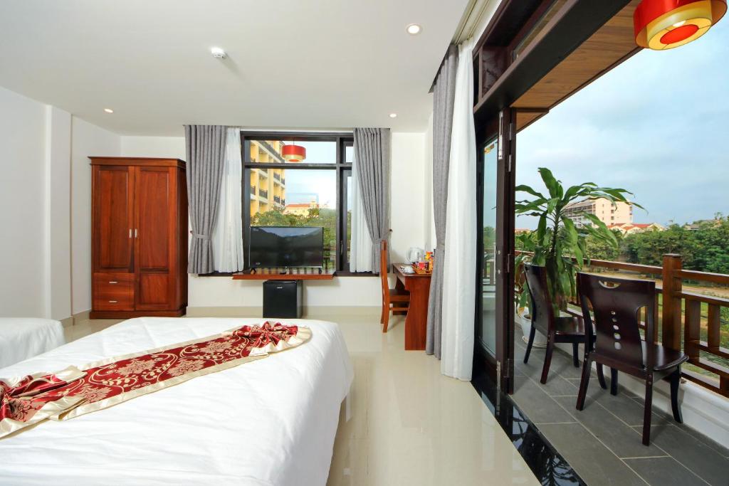 Двухместный (Двухместный номер с 2 отдельными кроватями и окном) отеля Threeway Riverside Villa, Хойан