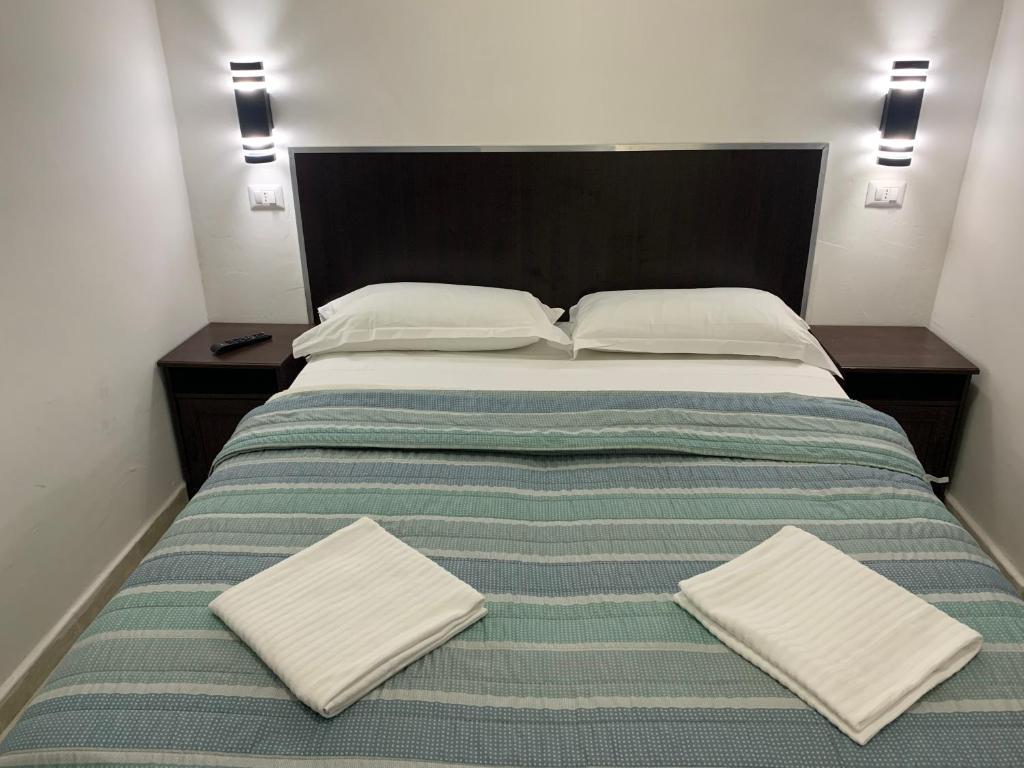 Двухместный (Двухместный номер с 1 кроватью и общей ванной комнатой) отеля Tune Homes B&B, Рим