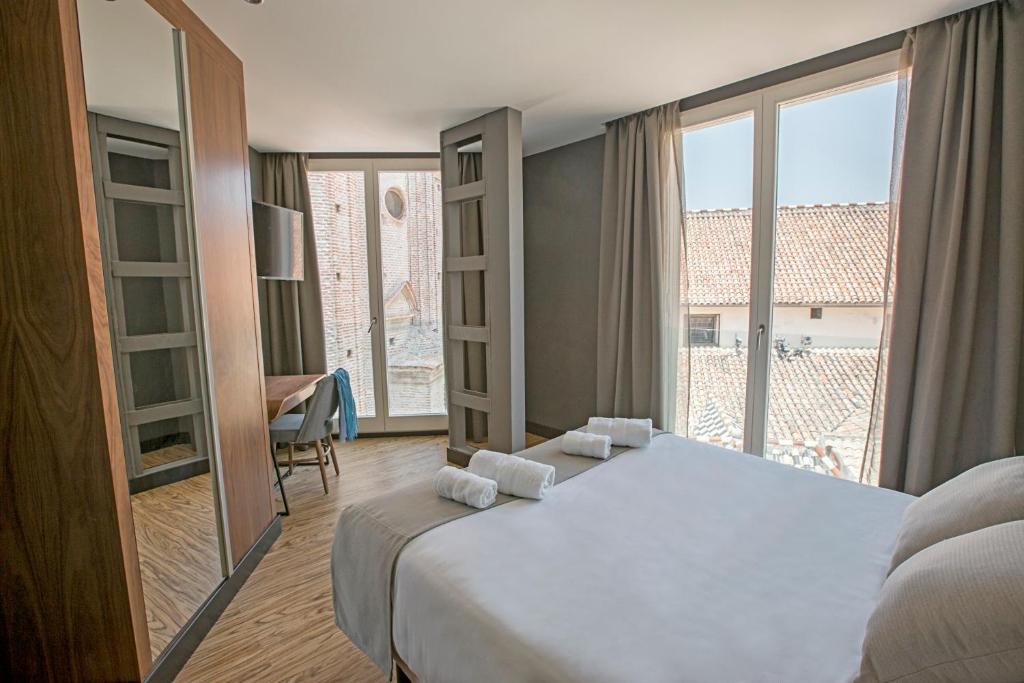 Двухместный (Улучшенный двухместный номер с 1 кроватью или 2 отдельными кроватями) отеля Malaga Premium Hotel, Малага