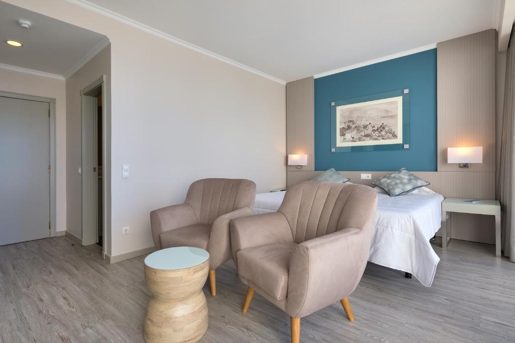 Двухместный (Двухместный номер Делюкс с 1 кроватью или 2 отдельными кроватями, вид на океан) отеля Hotel Orca Praia, Фуншал