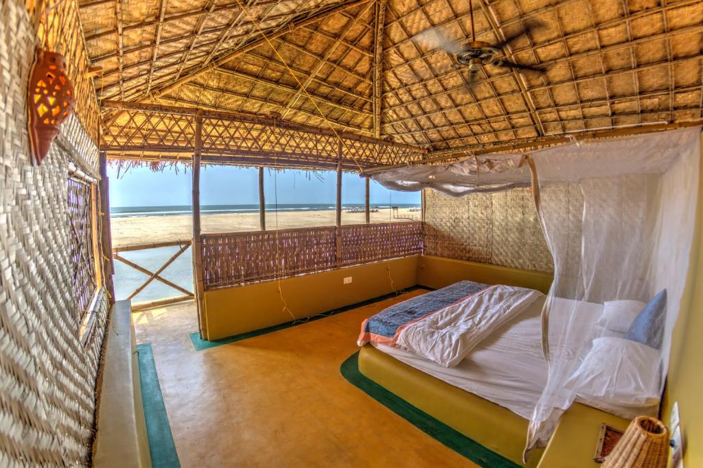 Номер (Бунгало - С видом на пляж) курортного отеля Beach Street Resort, Мандрем