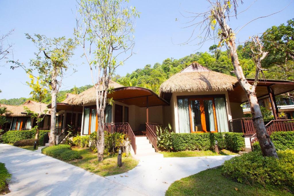 Двухместный (Номер Делюкс с видом на сад) курортного отеля Tup Kaek Sunset Beach Resort, Краби