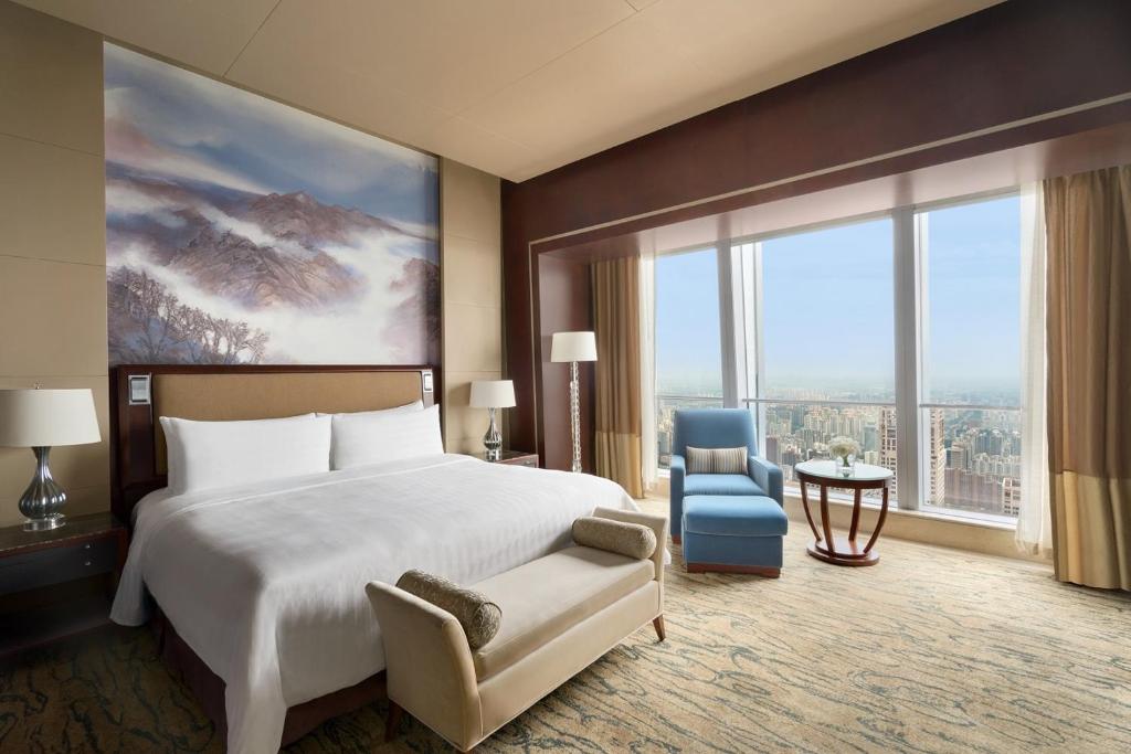 Сьюит (Люкс «Премьер» с мини-баром (заполняется 1 раз)) отеля Shangri-la China World Summit Wing, Beijing, Пекин