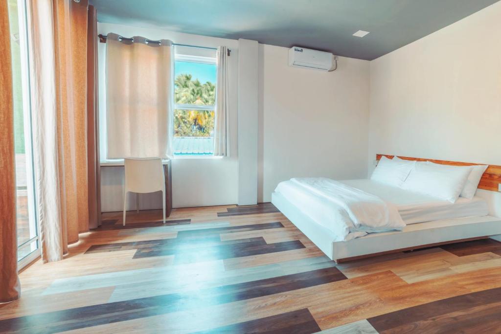 Двухместный (Улучшенный двухместный номер с 1 кроватью) гостевого дома White Coral Rasdhoo, Атолл Расду