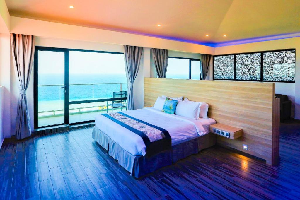 Сьюит (Люкс с кроватью размера «king-size», балконом и видом на море) гостевого дома Kaani Grand Seaview, Маафуши