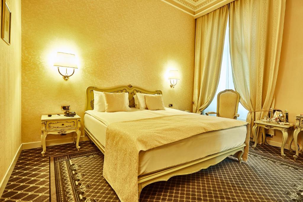 Двухместный (Улучшенный двухместный номер с 1 кроватью), Grand Hotel Continental