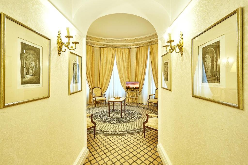 Сьюит (Улучшенный двухместный люкс с 1 кроватью), Grand Hotel Continental