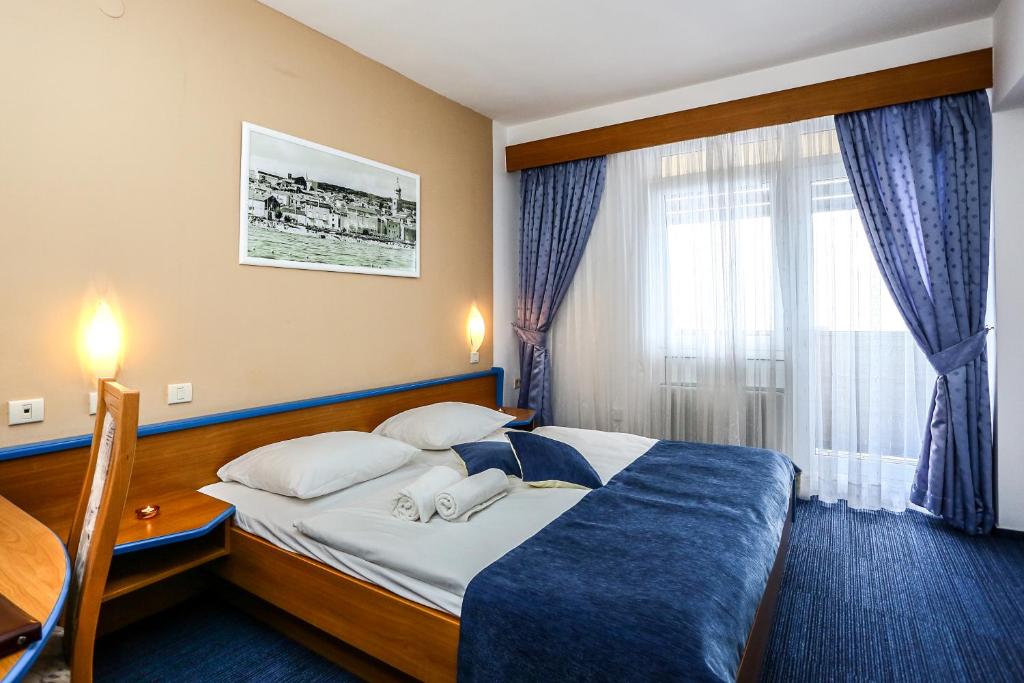 Двухместный (Двухместный номер с 1 кроватью и балконом, вид на море) отеля Hotel Drazica, Крк