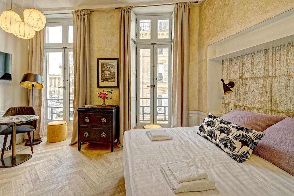 Апартаменты (Апартаменты-студио с видом на город в доме № 44) апартамента Apartments Du Louvre, Париж