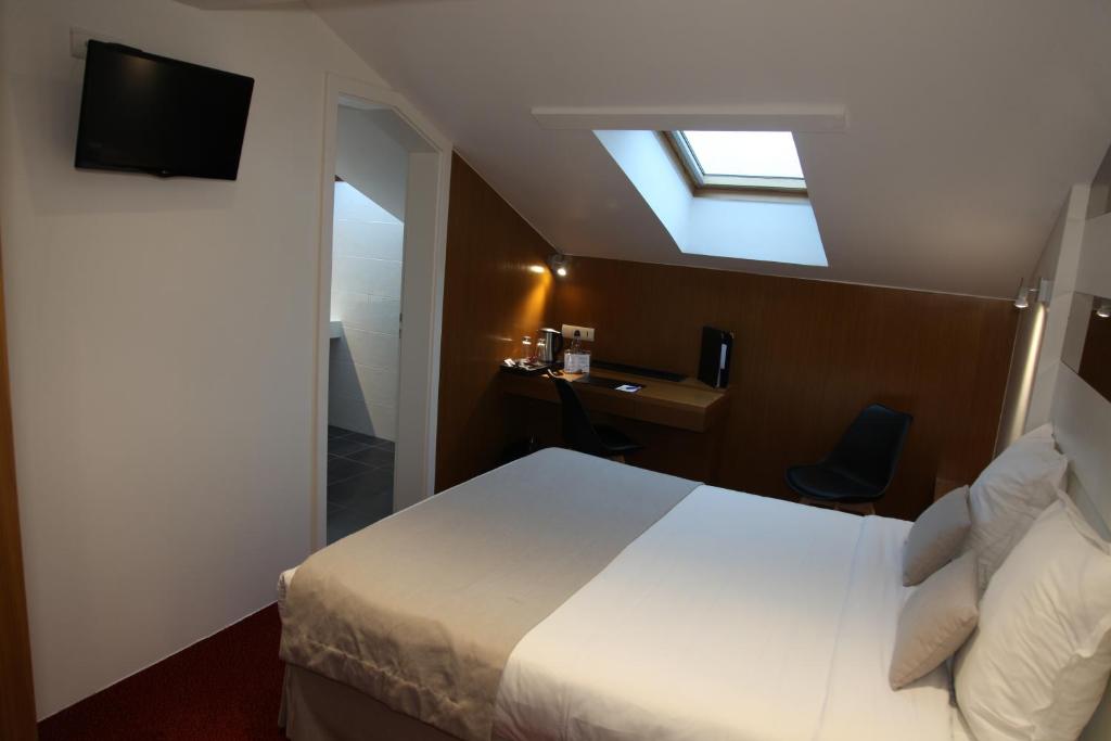 Двухместный (Классический двухместный номер с 1 кроватью, расположен в мансарде) отеля Hotel Royal Lutétia, Страсбург
