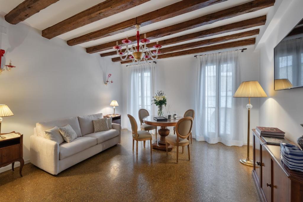 Апартаменты (Superior Apartment with Canal view - Annex), Ad Place Venice