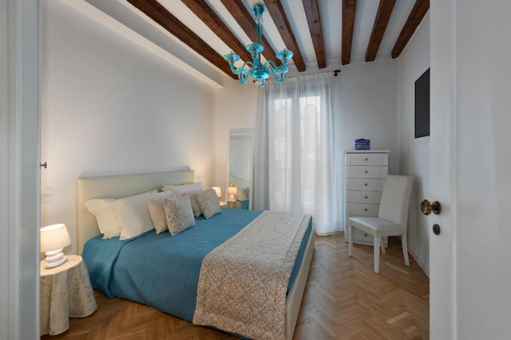 Апартаменты (Superior Apartment with Canal view - Annex), Ad Place Venice