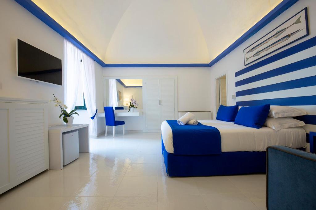 Двухместный (Улучшенный номер с кроватью размера «queen-size») отеля Hotel Il Faro, Сорренто