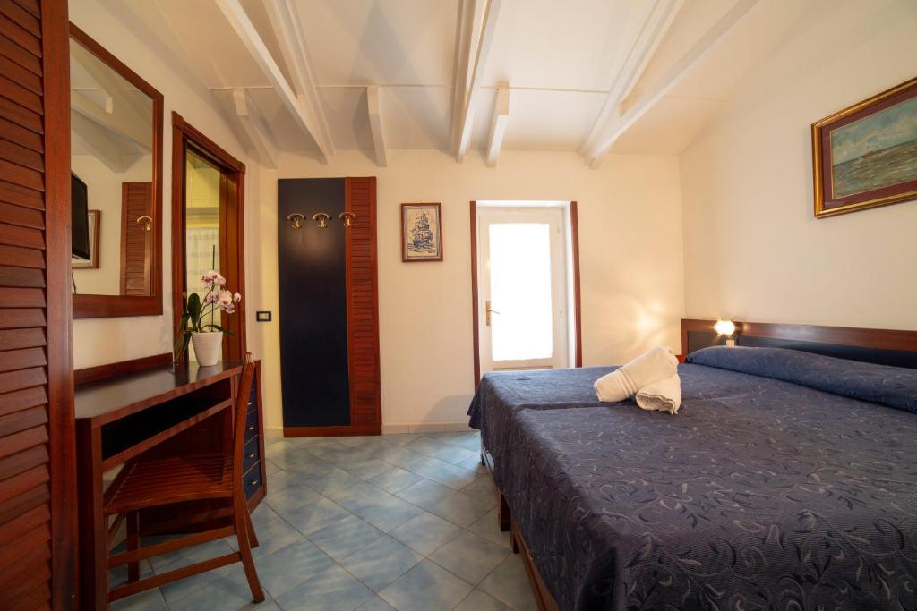 Двухместный (Стандартный двухместный номер с 1 кроватью или 2 отдельными кроватями) отеля Hotel Il Faro, Сорренто