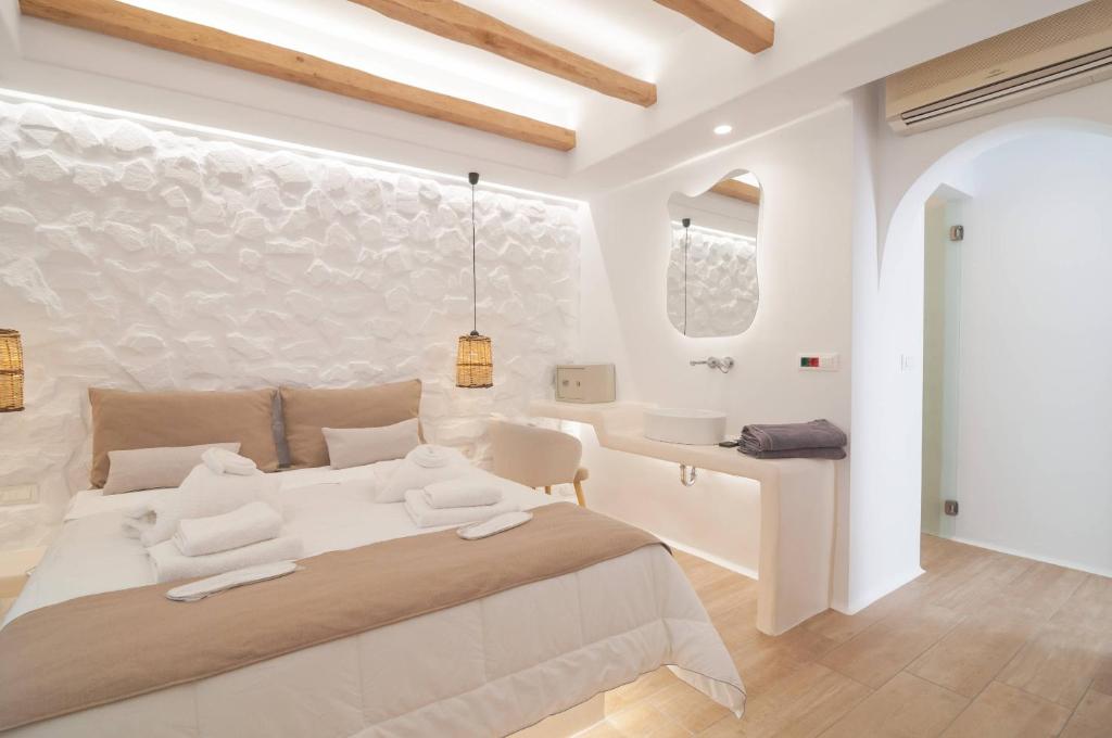 Двухместный (Улучшенный номер с кроватью размера «queen-size») отеля Villa Adriana Hotel, Агиос-Прокопиос