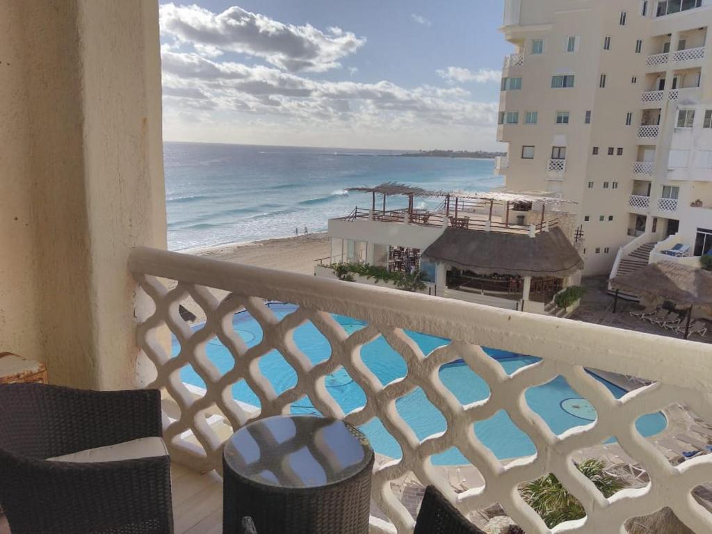 Апартаменты (Улучшенные апартаменты), Cancun Plaza Condo Apartment