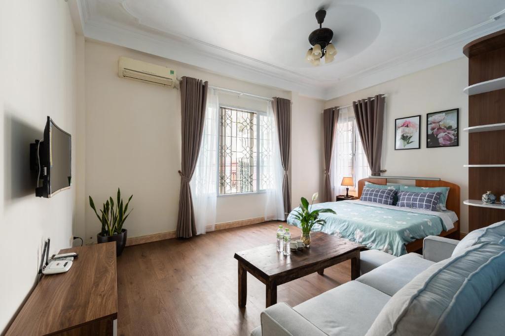Двухместный (Номер Делюкс с кроватью размера «king-size») семейного отеля Hanoi Crocus Homestay, Ханой