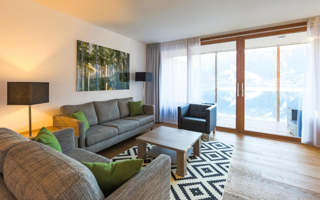 Апартаменты (Three-Bedroom Apartment with Balcony and Lake View - Annex) отеля Seehotel Bellevue, Целль-ам-Зе