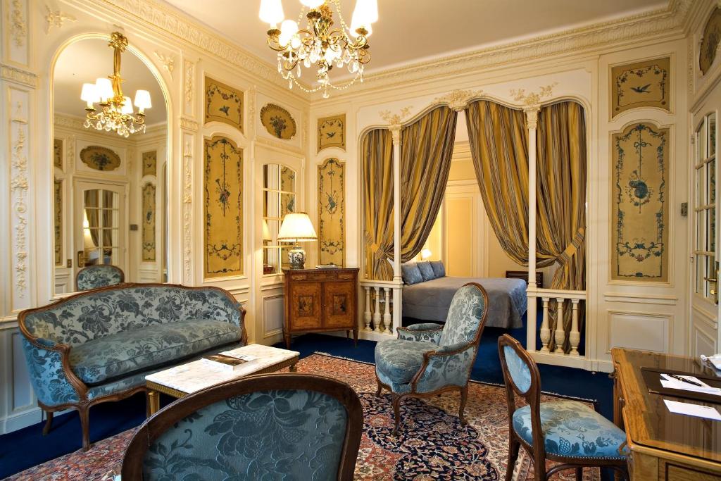 Сьюит (Полулюкс) отеля Hôtel Raphael, Париж