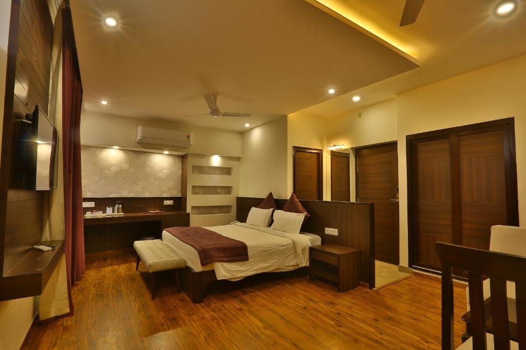 Двухместный (Улучшенный двухместный номер Делюкс с 1 кроватью или 2 отдельными кроватями) отеля Hotel The Great Ganga, Ришикеш