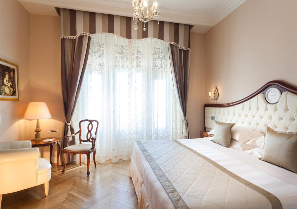 Двухместный (Представительский двухместный номер с 1 кроватью или 2 отдельными кроватями) отеля Grand Hotel Rimini e Residenza Parco Fellini, Римини