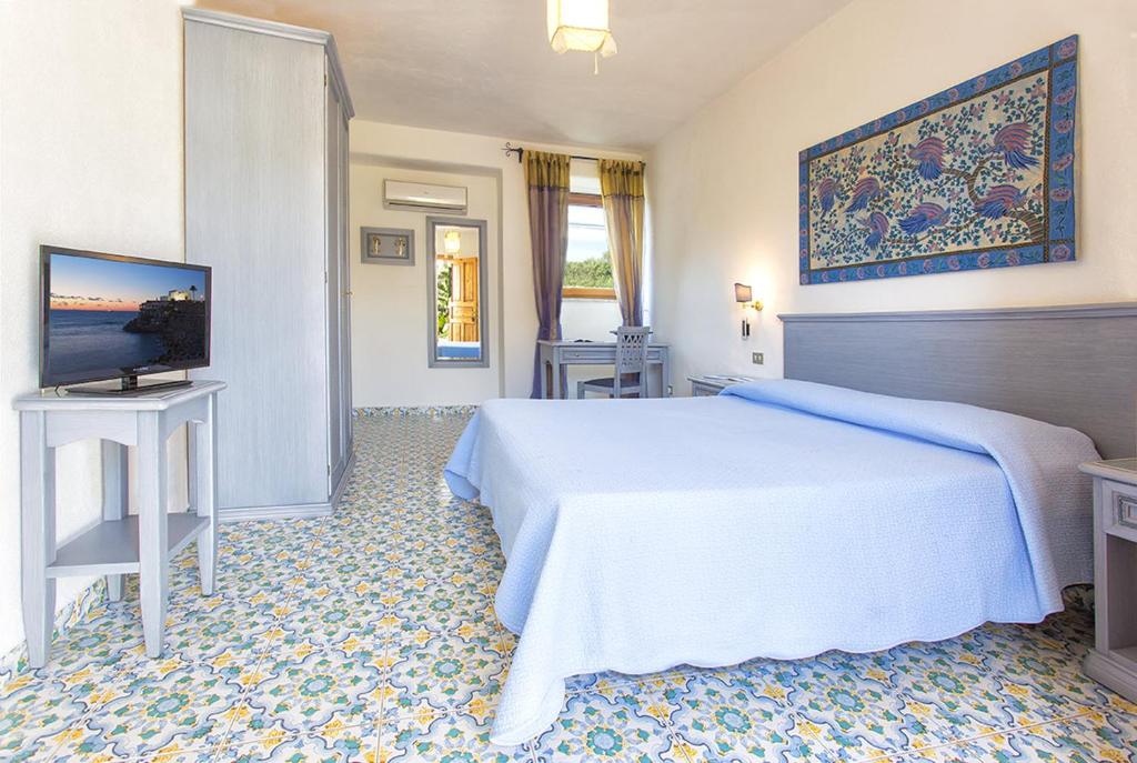 Двухместный (Бюджетный двухместный номер с 1 кроватью) отеля Hotel La Scogliera, Искья