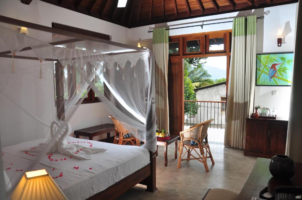Двухместный (Двухместный номер Делюкс с 1 кроватью и балконом) отеля Villa Nilmalee, Гампола