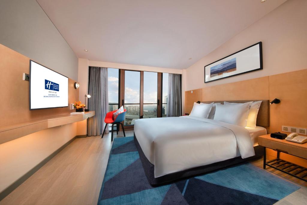 Двухместный (Улучшенный номер с кроватью размера «king-size») отеля Holiday Inn Express Beijing Shijingshan Parkview, Пекин