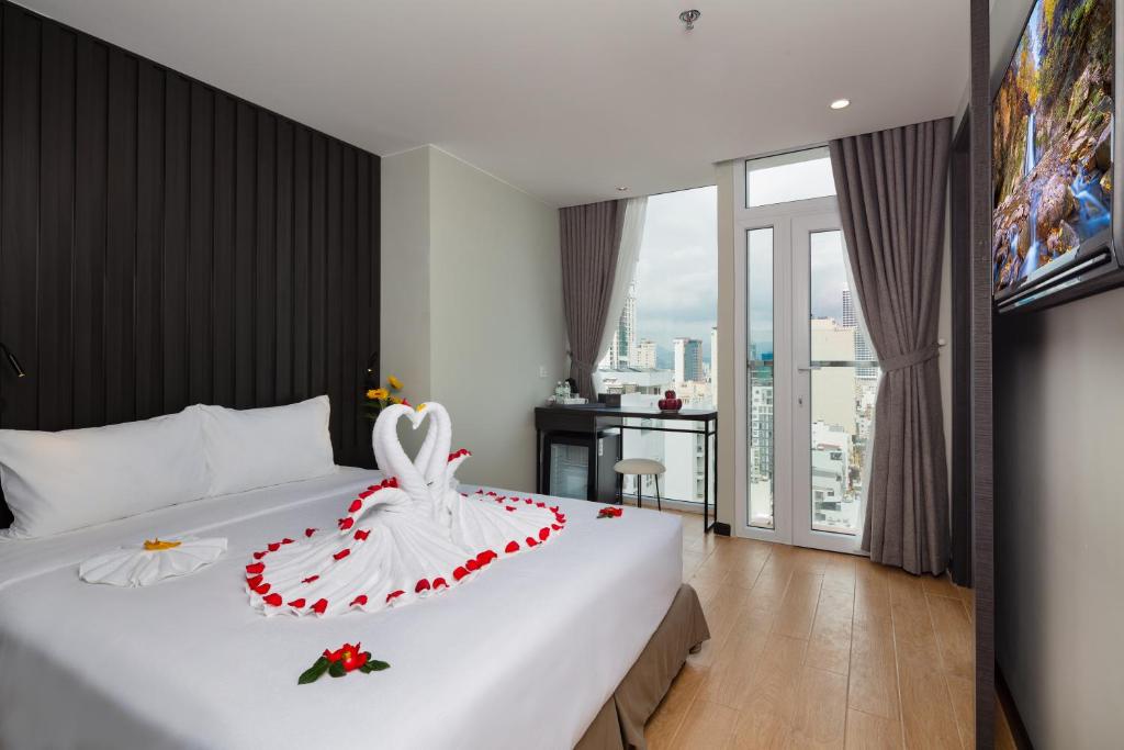 Двухместный (Двухместный номер Делюкс с 1 кроватью или 2 отдельными кроватями, вид на город) отеля Agnes Nha Trang Hotel, Нячанг