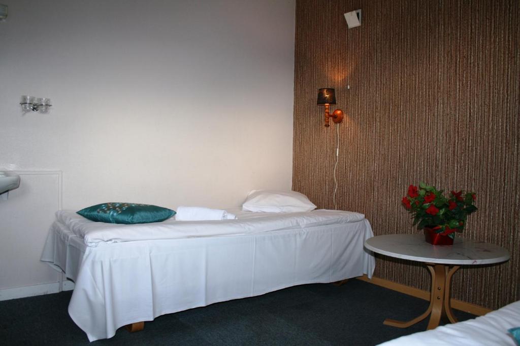 Двухместный (Двухместный номер с 2 отдельными кроватями и общей ванной комнатой) отеля Barents Frokosthotell, Киркенес