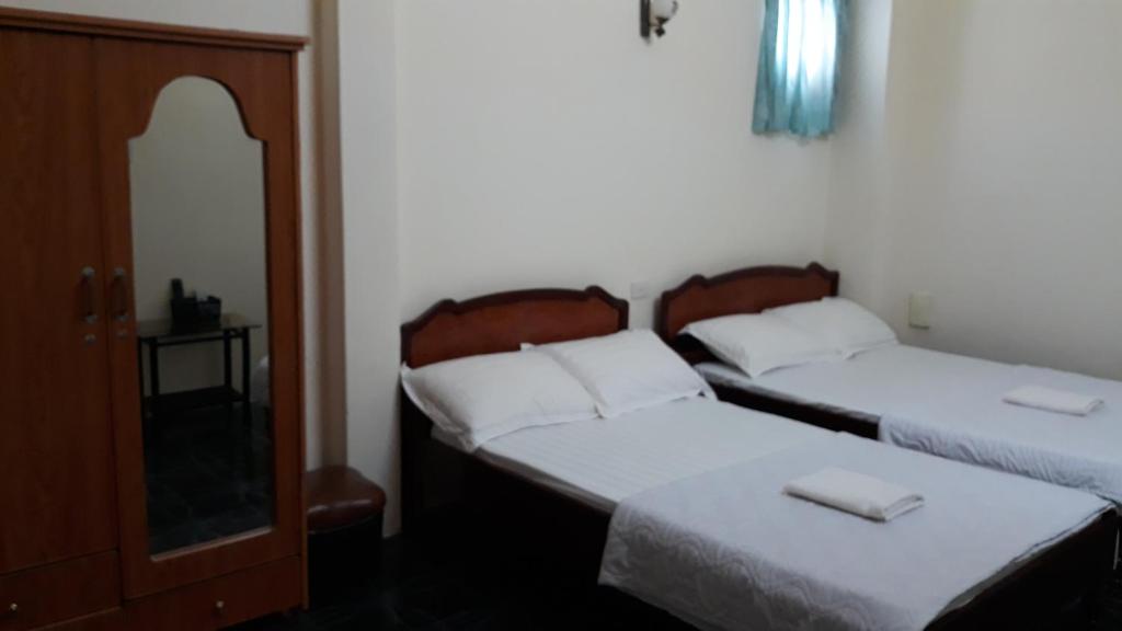 Трехместный (Трехместный номер с ванной комнатой) отеля Khách sạn Duy Hoàng, Буонметхуот