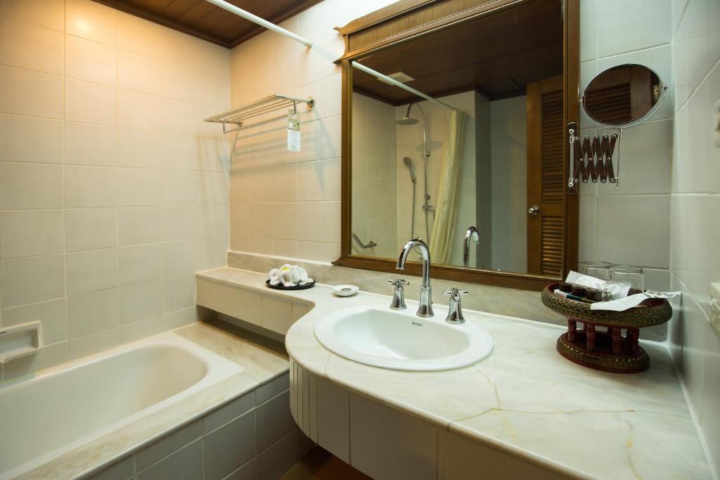 Двухместный (Улучшенный двухместный номер с 1 кроватью или 2 отдельными кроватями) курортного отеля Imperial Golden Triangle Resort, Чианграй
