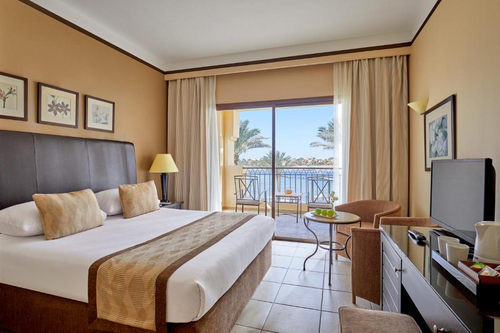 Двухместный (Семейный двухместный номер Делюкс с 1 кроватью, вид на море — Ламайя) курортного отеля Jaz Lamaya Resort, Корая-Бэй