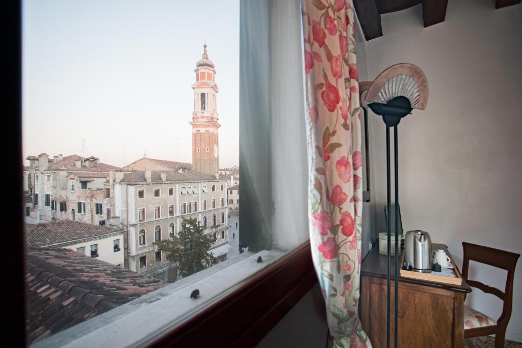 Сьюит (Семейный люкс) отеля Locanda Ai Santi Apostoli, Венеция