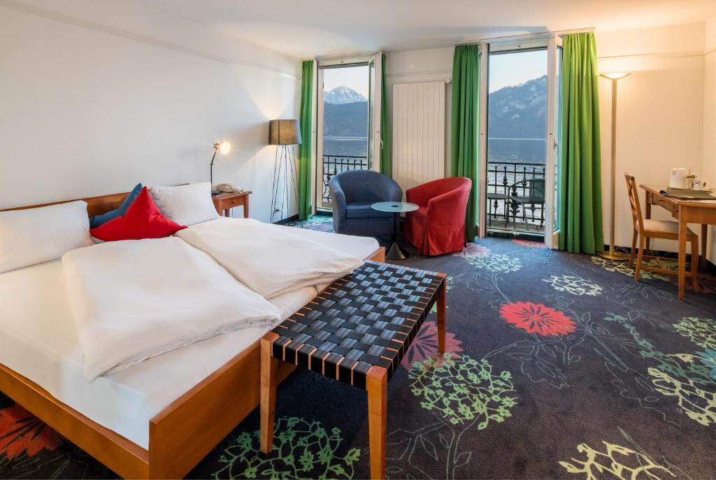Двухместный (Улучшенный двухместный номер с 2 отдельными кроватями и видом на озеро) отеля Seehotel Gotthard, Веггис