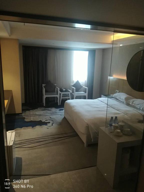 Двухместный (Номер Делюкс с кроватью размера «queen-size») отеля Shang Yuan Hotel, Гуанчжоу