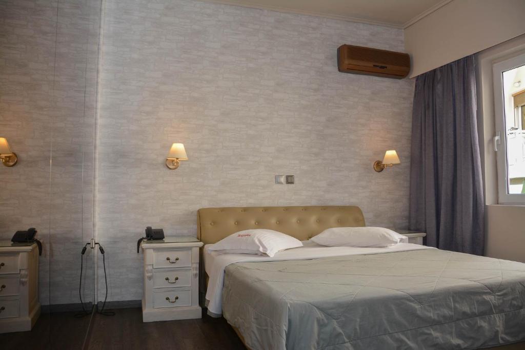 Двухместный (Двухместный номер эконом-класса с 1 кроватью или 2 отдельными кроватями, а также окном) отеля Scorpios Hotel, Пирей